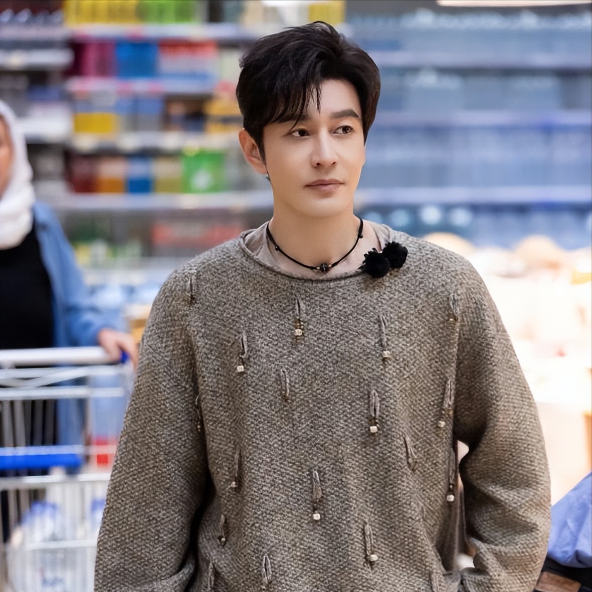 黄晓明新恋情 胡冉儿 黄晓明感情史_娱乐圈公布恋情的明星