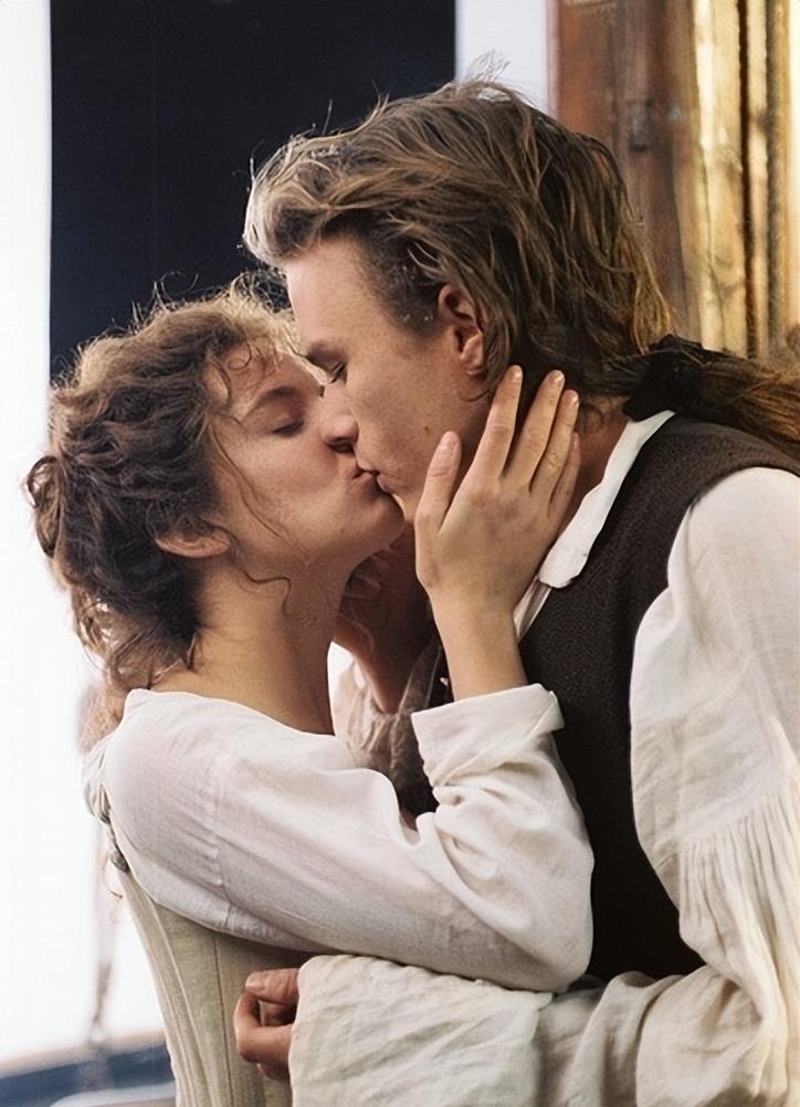 冒险中穿插成长，《卡萨诺瓦》浪漫爱情背后，隐喻女性意识觉醒